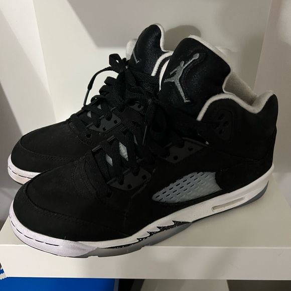 Jordan Retro 5 (Oreos) - Picture 9 of 10